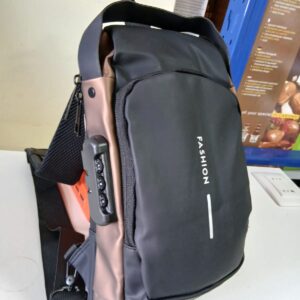 BOLSO BANDOLERO COLOR NEGRO DORADO