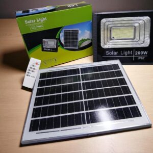 FOCO CON PANEL SOLAR 200 WATTS