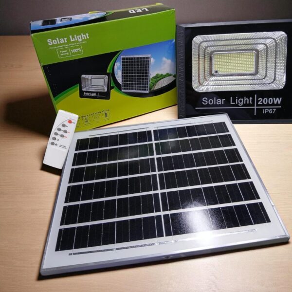 FOCO CON PANEL SOLAR 200 WATTS