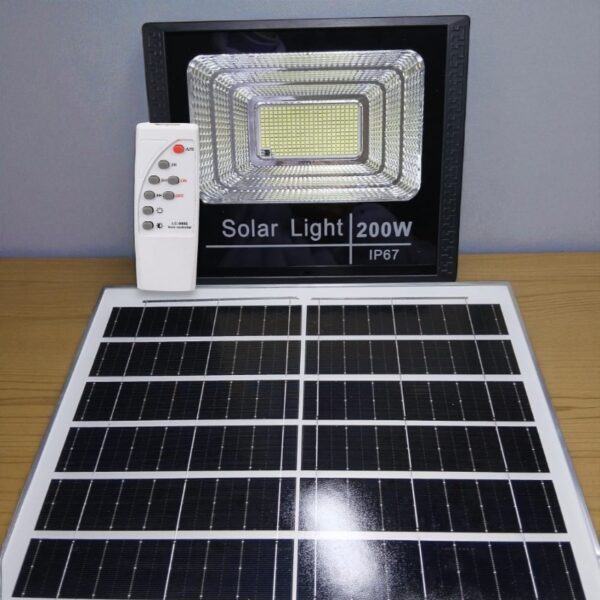 FOCO CON PANEL SOLAR 200 WATTS - Imagen 2