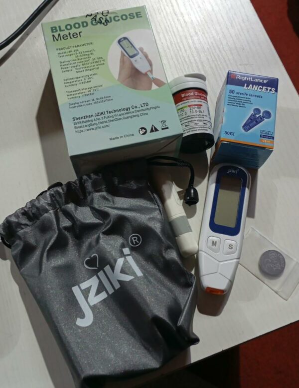 GLUCOMETRO DIGITAL MEDIDOR DE GLUCOSA 50 TIRAS Y 50 LANCETAS BLANCO - Imagen 2