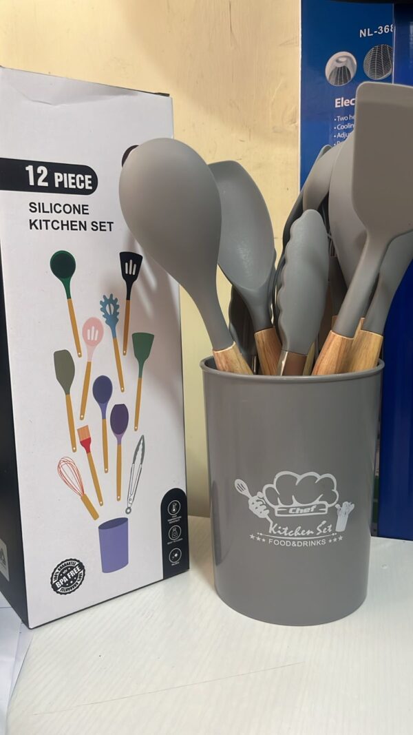 SET DE UTENSILIOS DE SILICONA EN GRIS