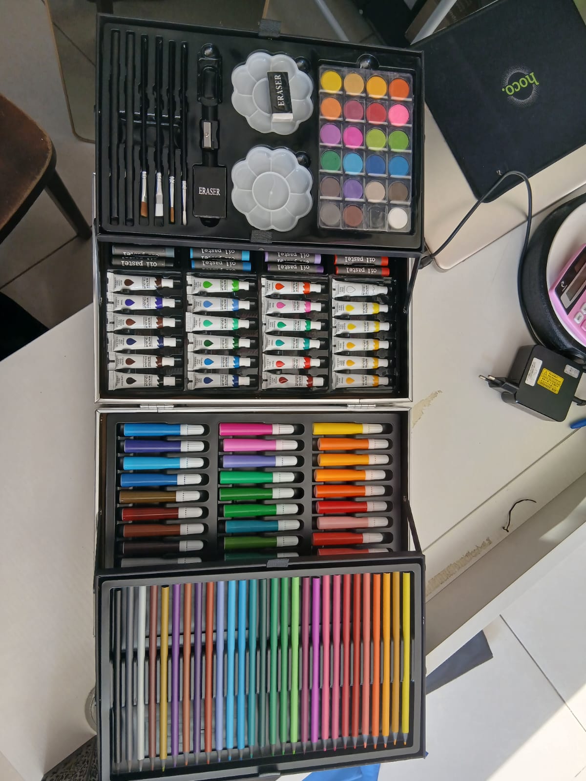 MALETIN CON SET DE ARTE 145 PIEZAS ROSADO - Imagen 2