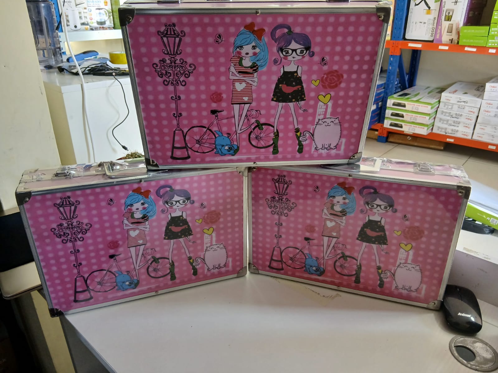 MALETIN CON SET DE ARTE 145 PIEZAS ROSADO